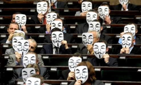 Publik Tuding Mayoritas Politisi Munafik